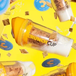 CrunchCup Original Tragbarer Müslibecher To Go 260 + 250 ml | Gelb