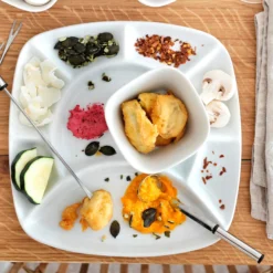 Fondueset, Edelstahl Fondueset 1 x Fonduetopf, 1 x Spritzschutz, 1 x Rechaud mit Drehkarusell, 1 x Brenner, 6 x Fonduegabeln, 6 x Fonduelöffel, 6 x Schälchen, 6 x Fondueteller