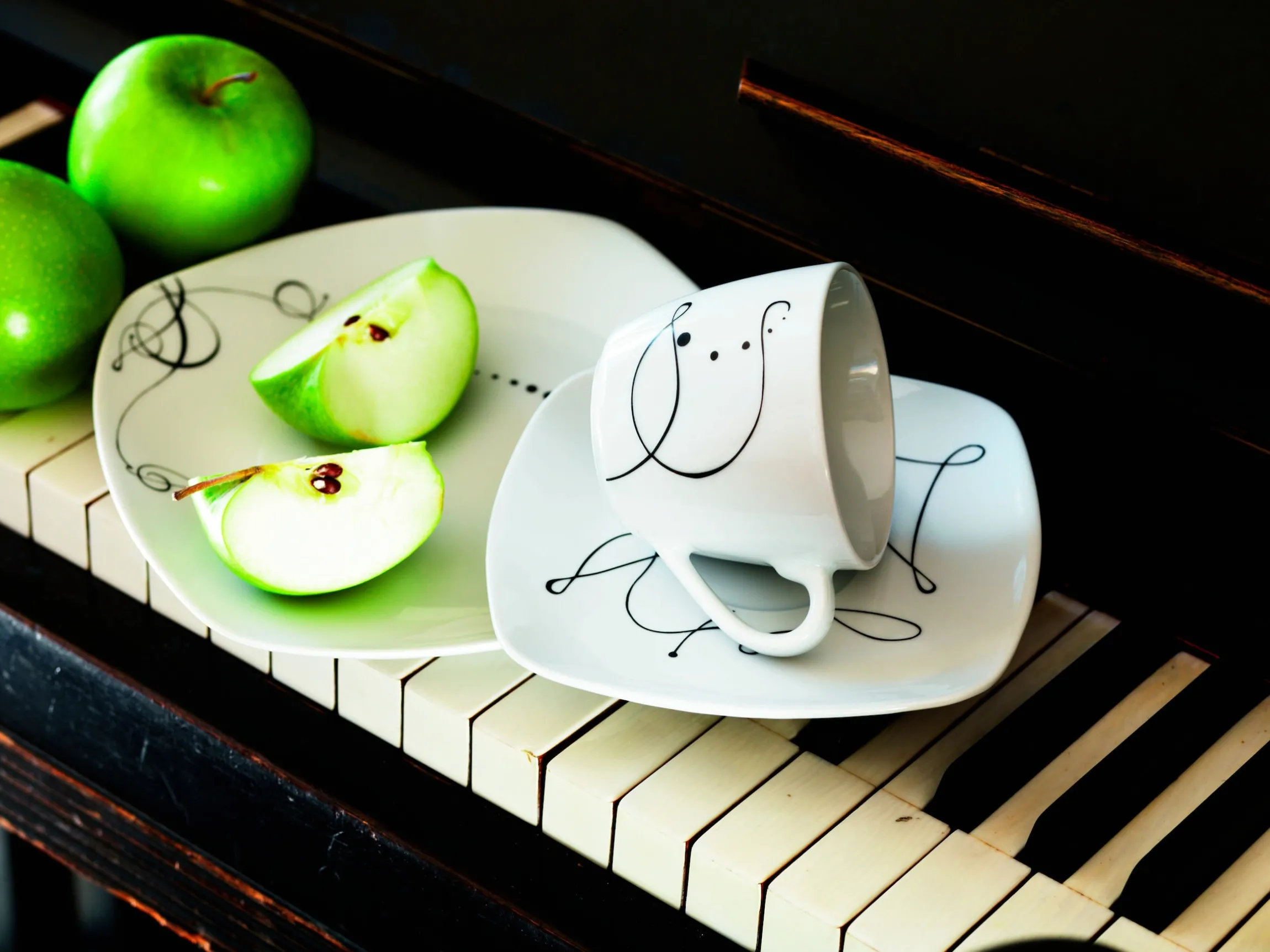 Kombiservice, Porzellan CHANSON 6 x Speiseteller, 6 x Suppenteller, 6 x Dessertteller, 6 x Kaffeetasse, 6 Kaffeeuntertasse